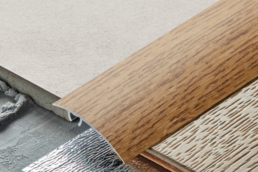 Aluminium wood effect door threshold strip 930 mm – smoked oak 