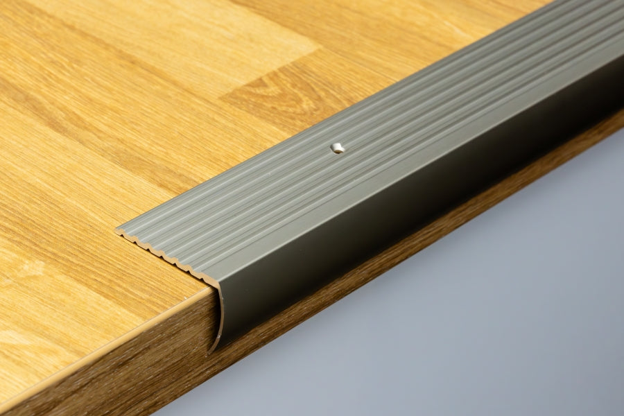 Stair edge protector 30mm height curved return