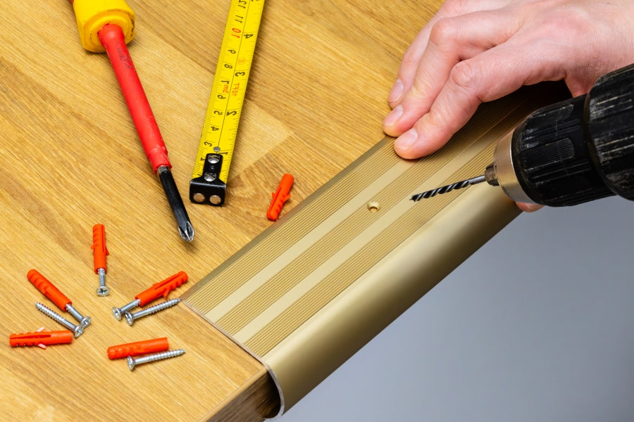 Curved stair nosing for rounded step edges